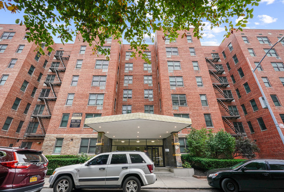 Pelham Parkway Towers