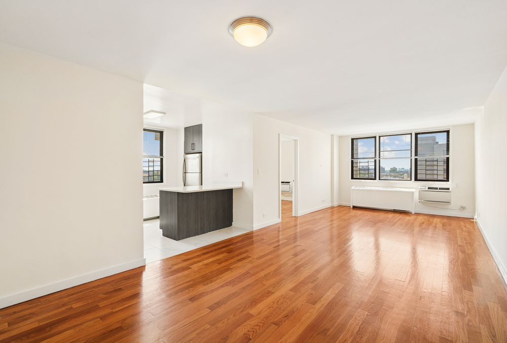 1700 Grand Concourse, Grand Concourse