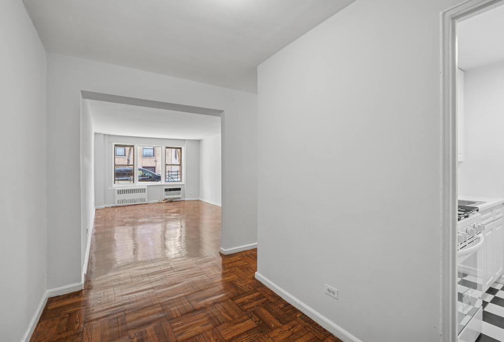 2400 Webb Ave, University Heights